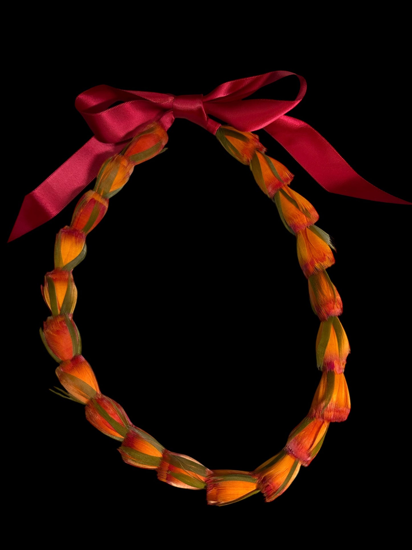 Lei hulu Lokelani (rose lei)