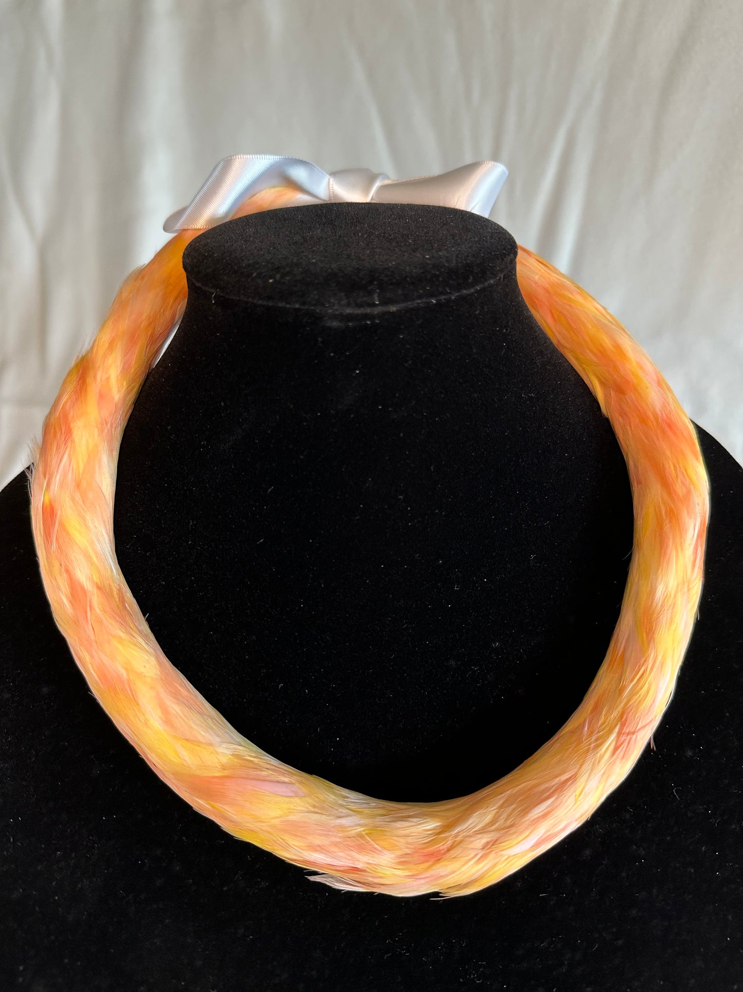 Lei Hulu Kamoe (feather lei flat style) 2nd cut -pink or fuscia variation