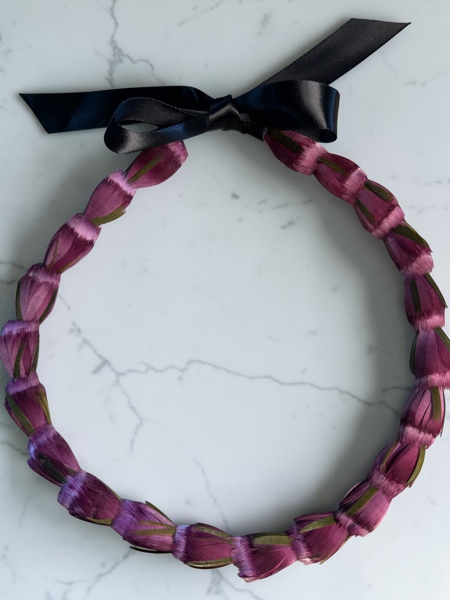 Lei hulu Lokelani (rose lei)