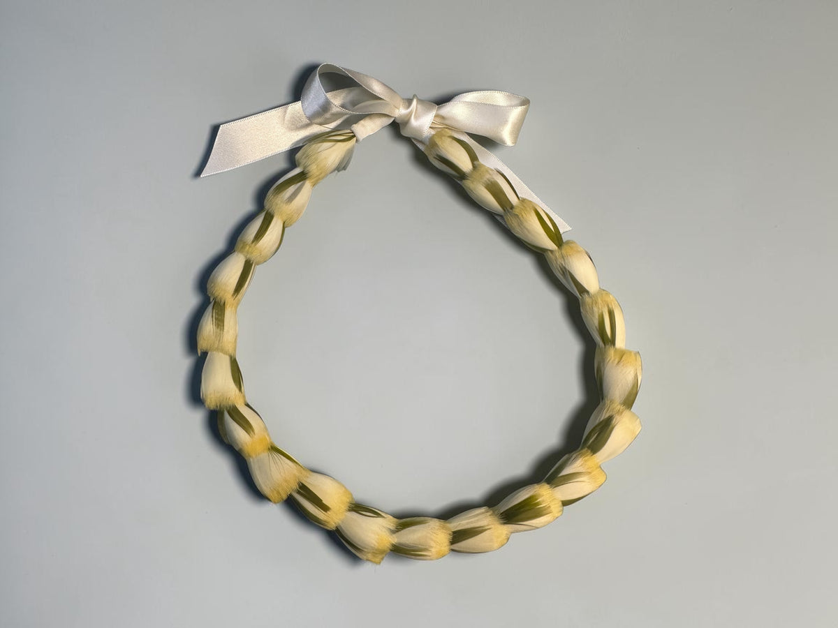 Lei hulu Lokelani (rose lei)