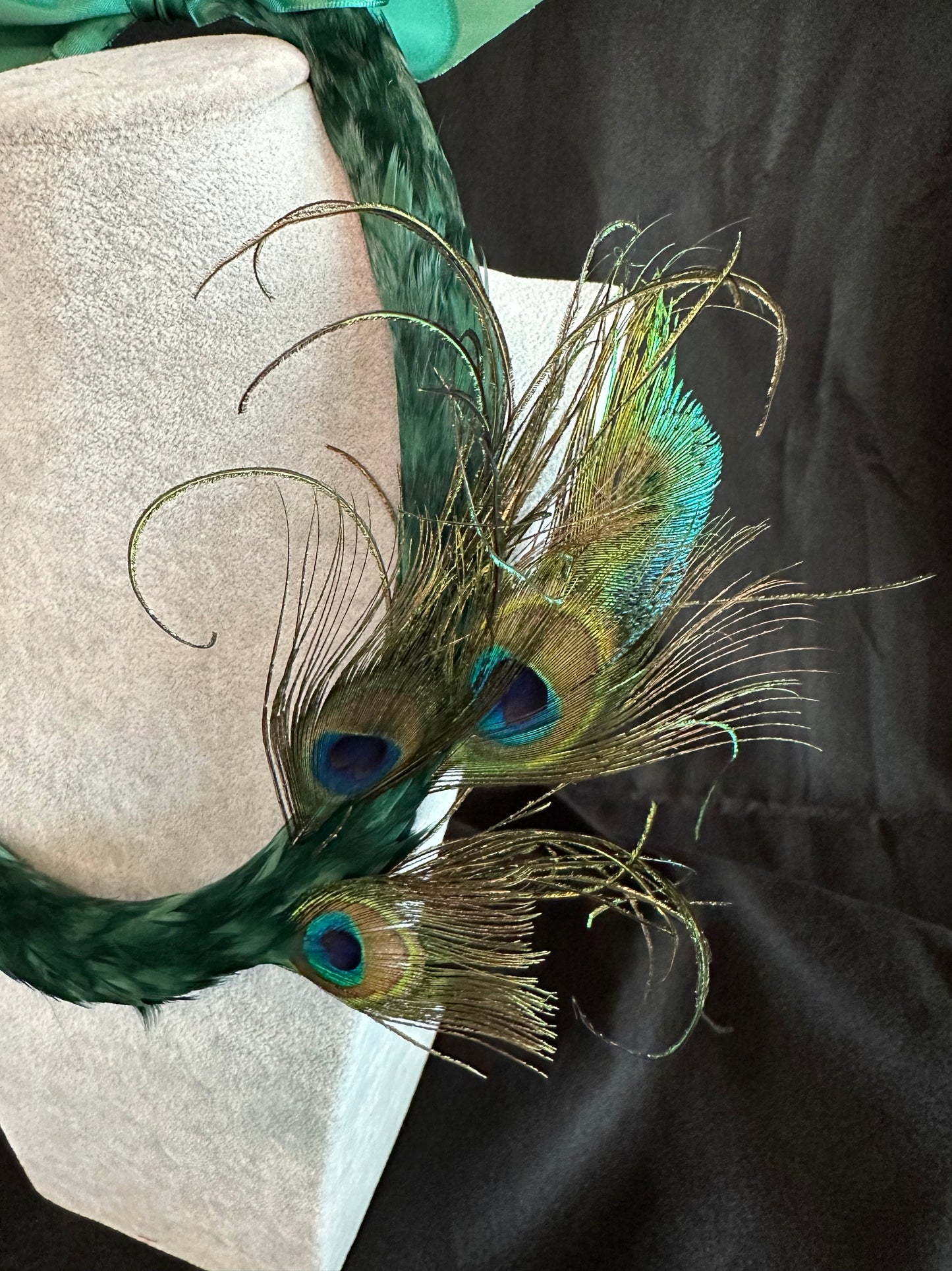 Emerald green with Peacock eye and sword Flair lei hulu kamoe (feather lei)