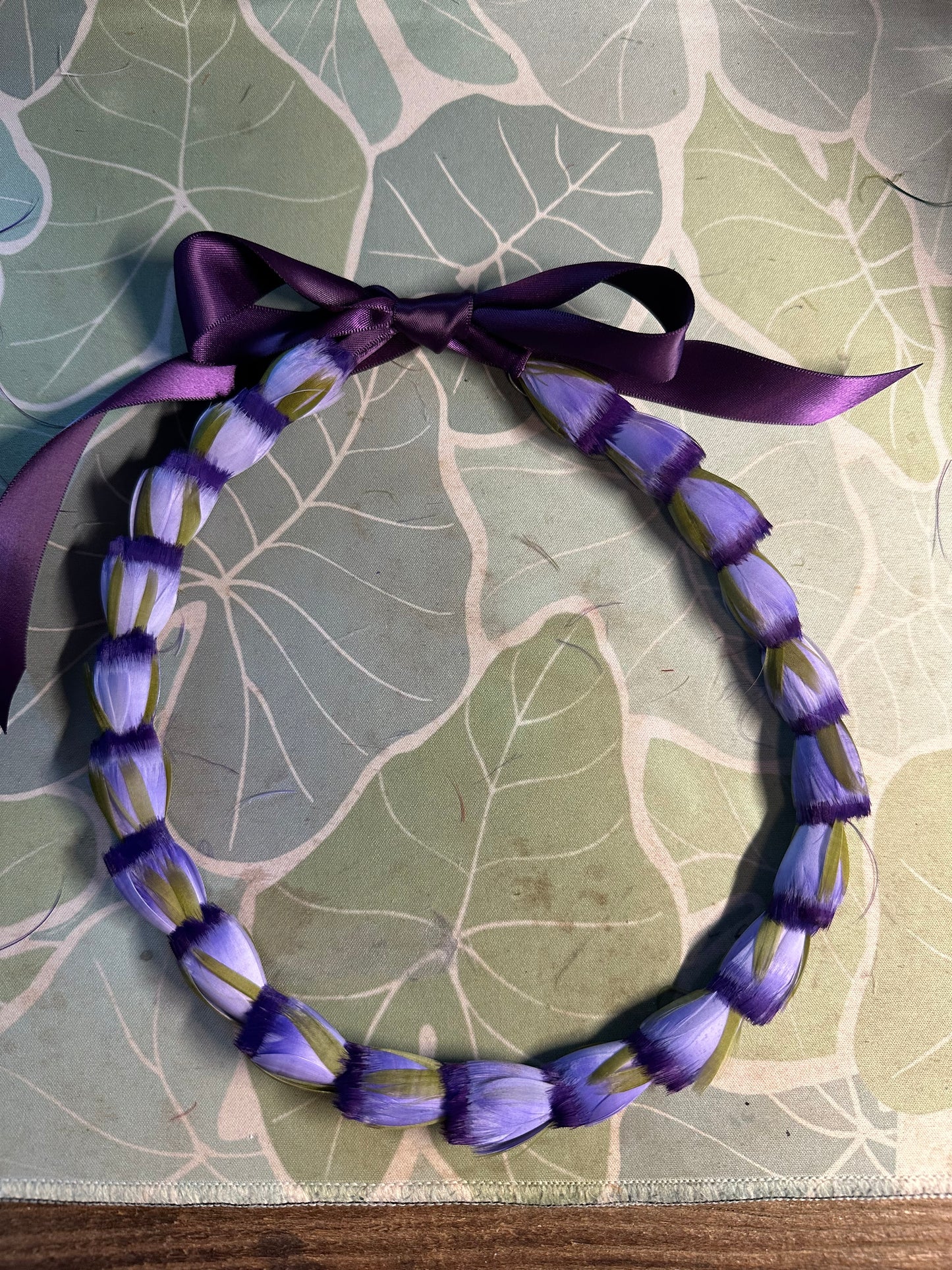 Lei hulu Lokelani (rose lei)