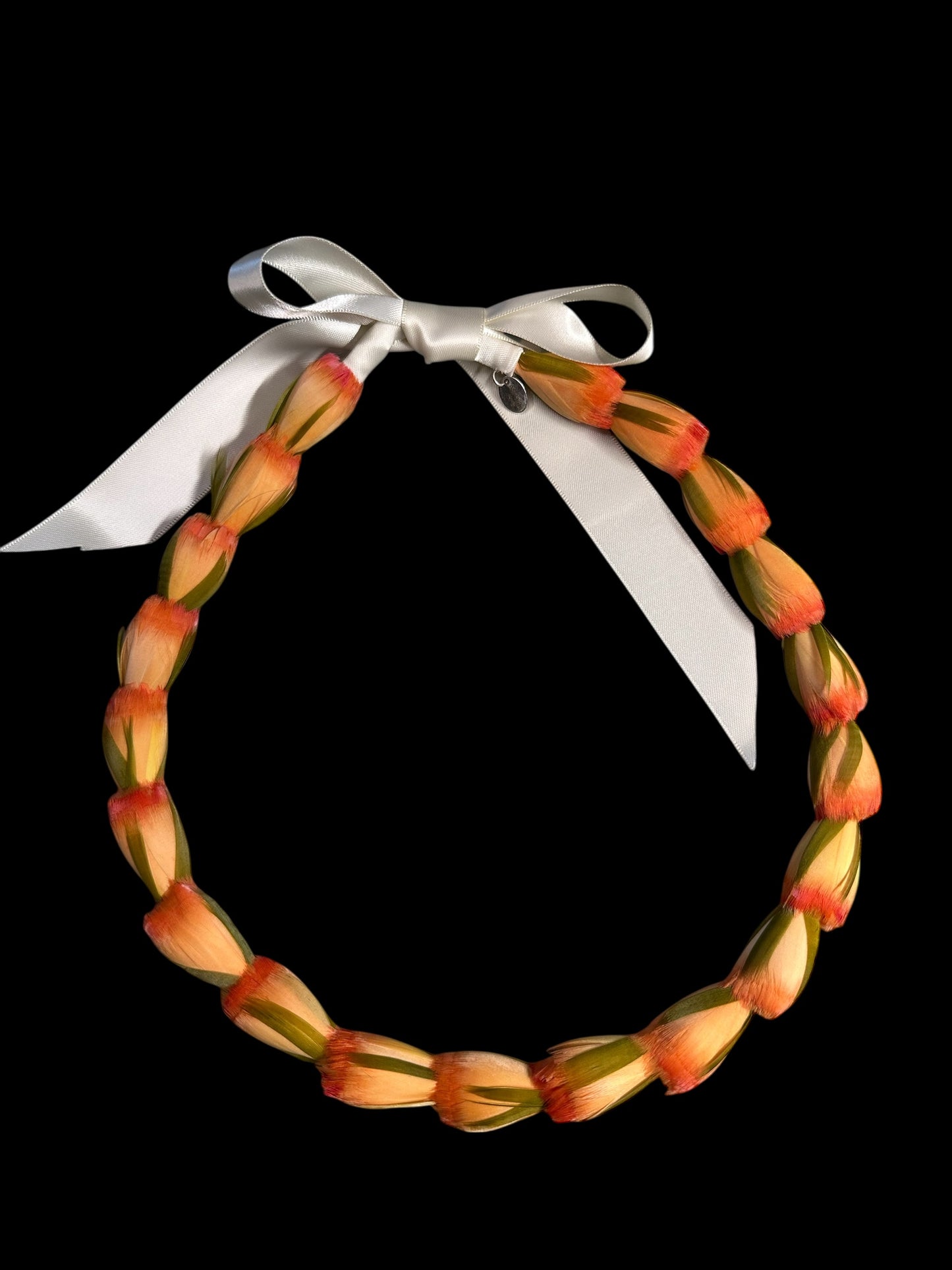 Lei hulu Lokelani (rose lei)